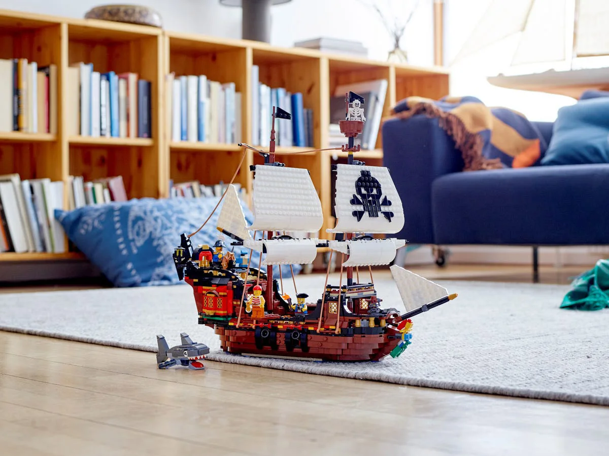 LEGO® Creator 31109 Pirate Ship - vue 13