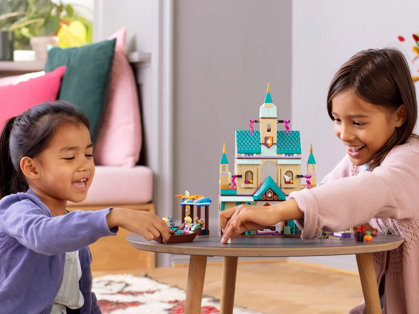 LEGO® Disney 41167 Il villaggio del castello di Arendelle - vue 2