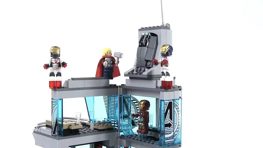 LEGO® Marvel Super Heroes 76038 Attacco alla Torre degli Avengers - vue 8
