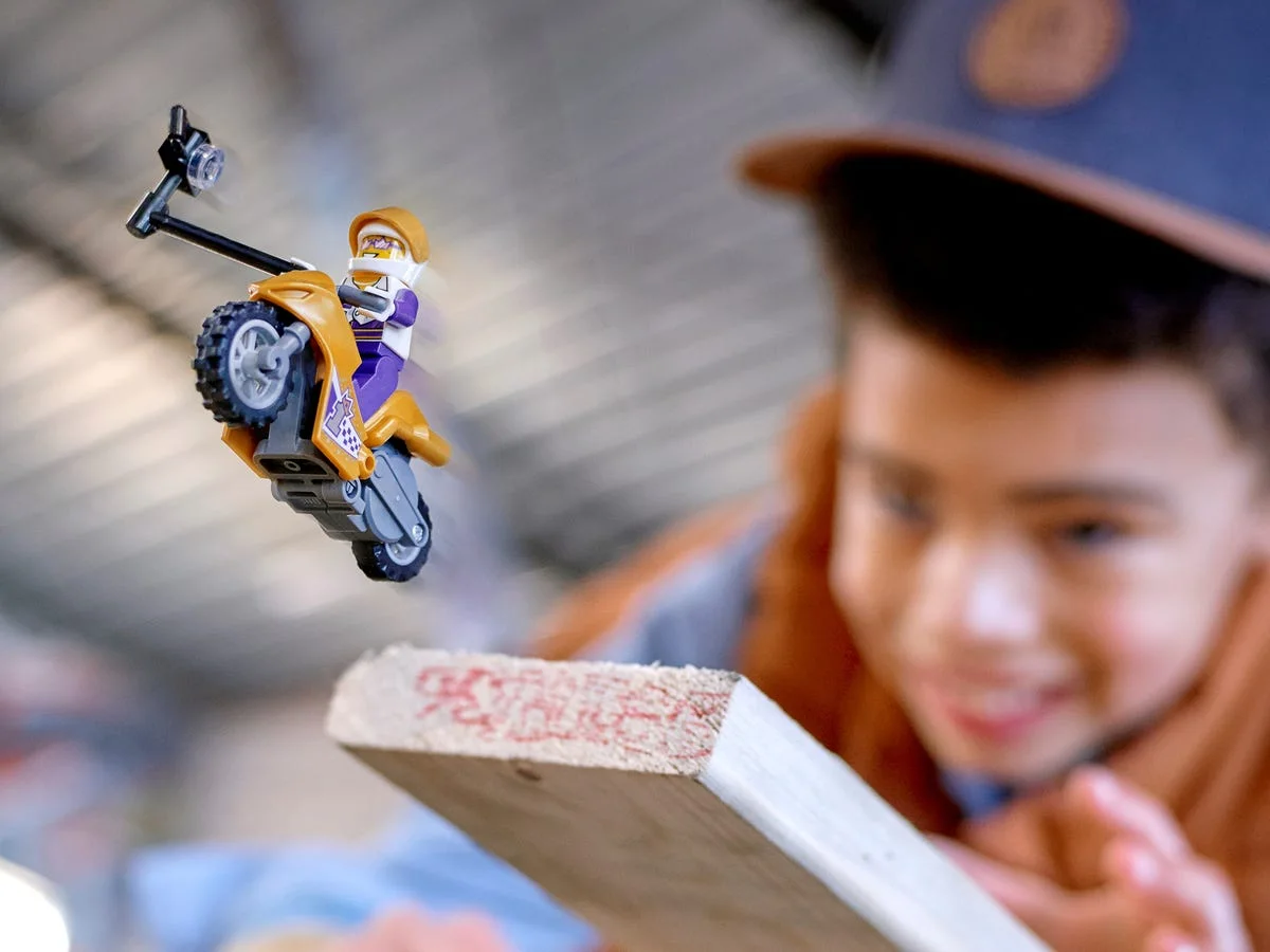 LEGO® City 60309 Stunt Bike dei selfie - vue 6