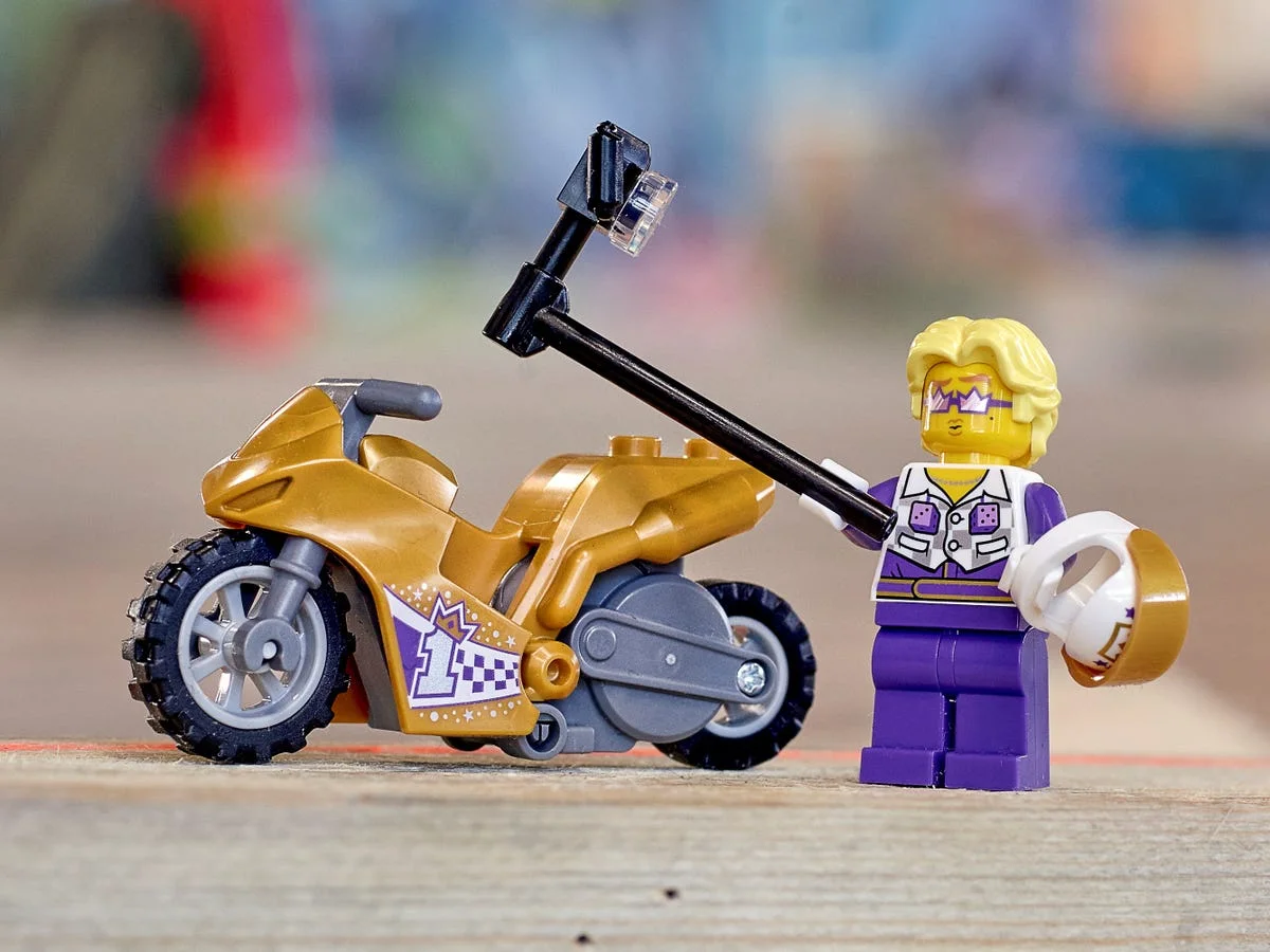 LEGO® City 60309 Stunt Bike dei selfie - vue 7
