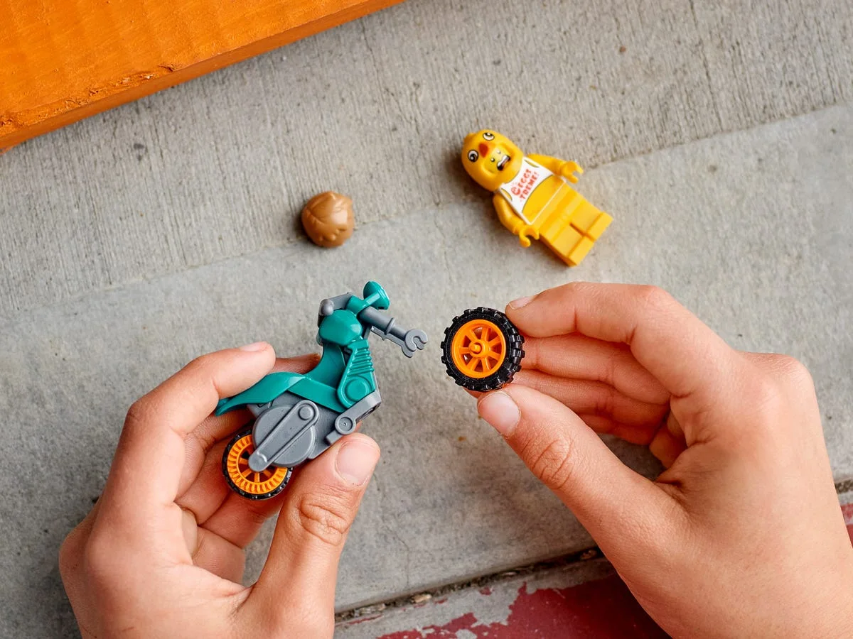 LEGO® City 60310 Stunt Bike della gallina - vue 7