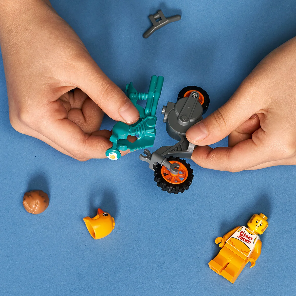 LEGO® City 60310 Stunt Bike della gallina - vue 8