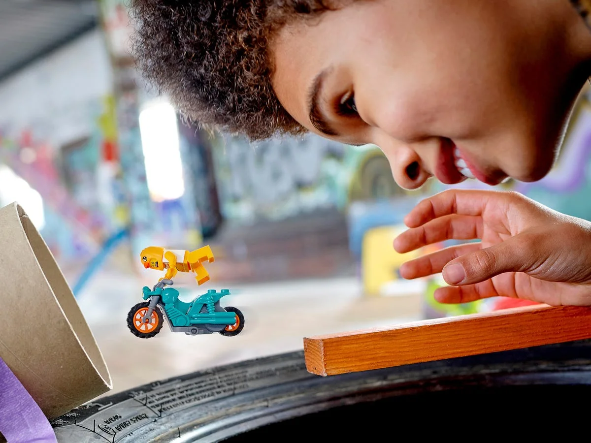 LEGO® City 60310 Stunt Bike della gallina - vue 11