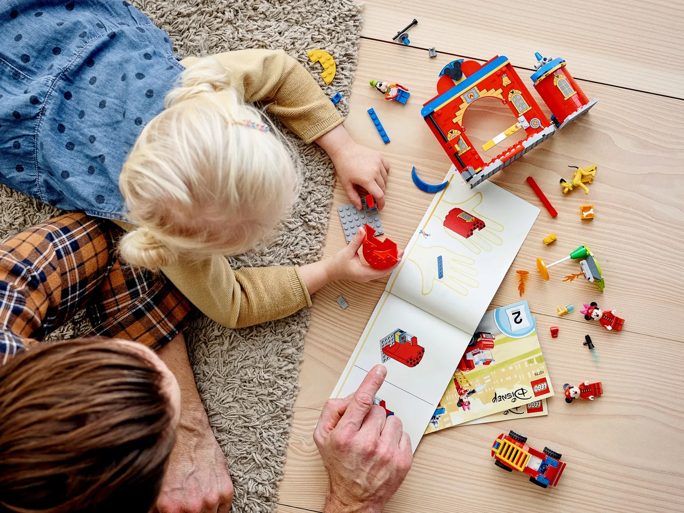 LEGO® Disney 10776 Autopompa e Caserma di Topolino e i suoi Amici - vue 8