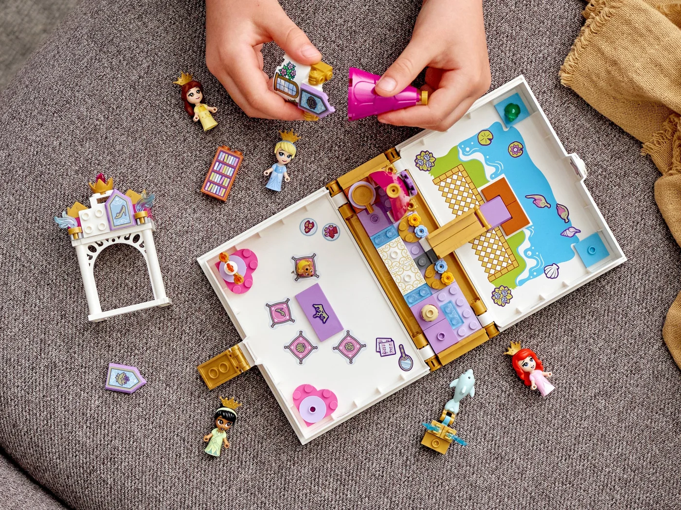 LEGO® Disney 43193 L’avventura fiabesca di Ariel, Belle, Cenerentola e Tiana - vue 10