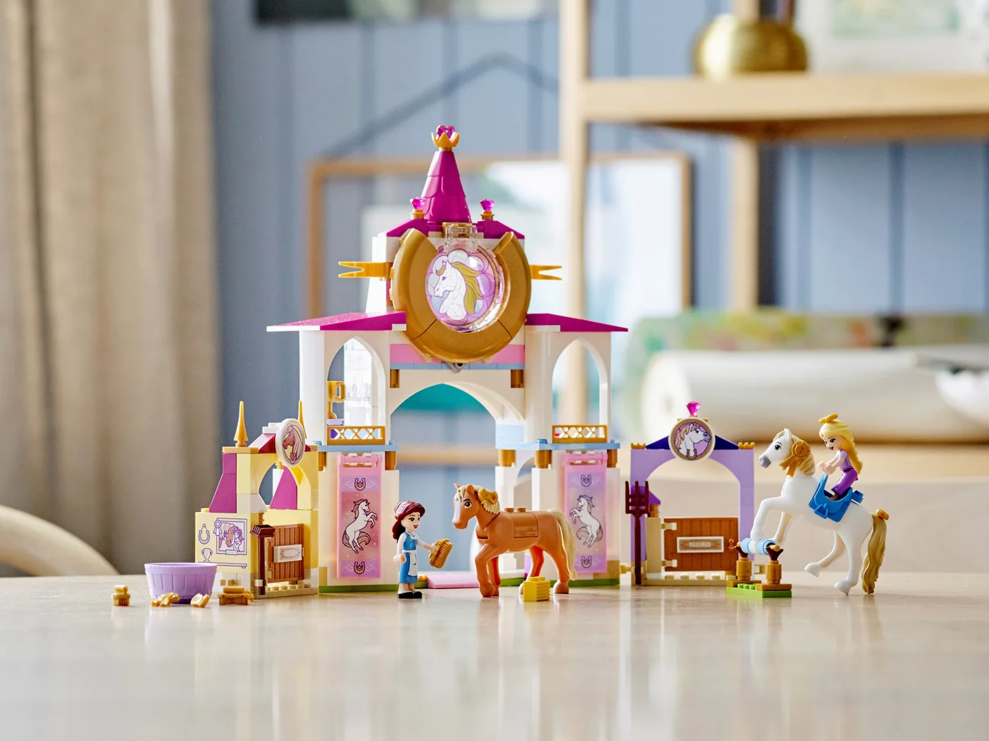 LEGO® Disney 43195 Le scuderie reali di Belle e Rapunzel - vue 9