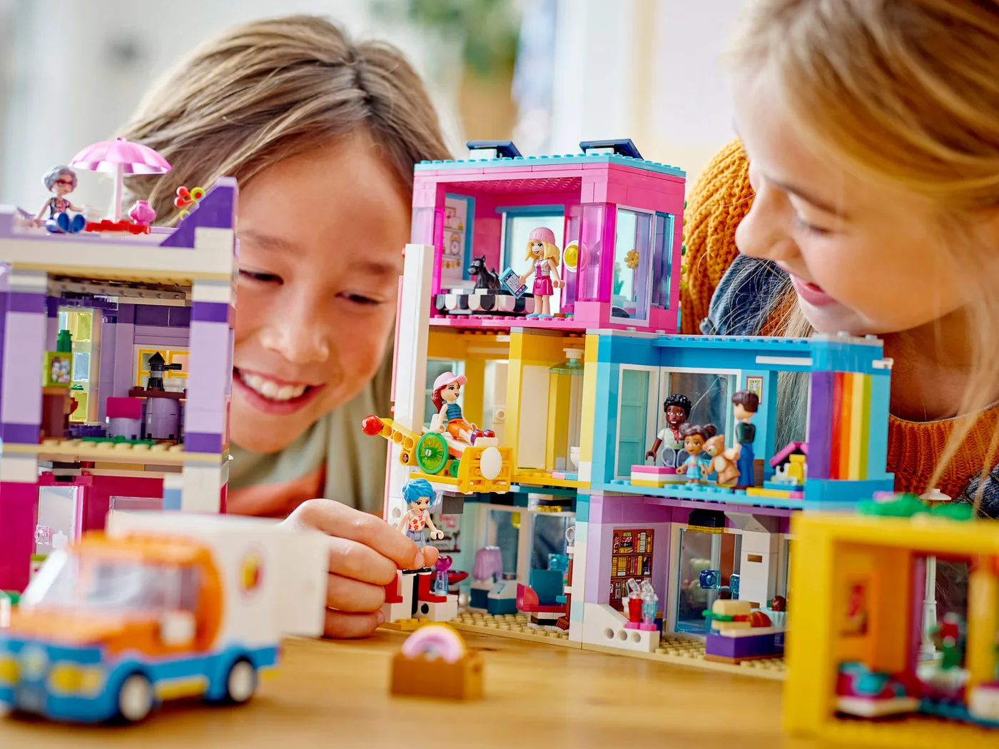 LEGO® Friends 41704 Edificio della strada principale - vue 14