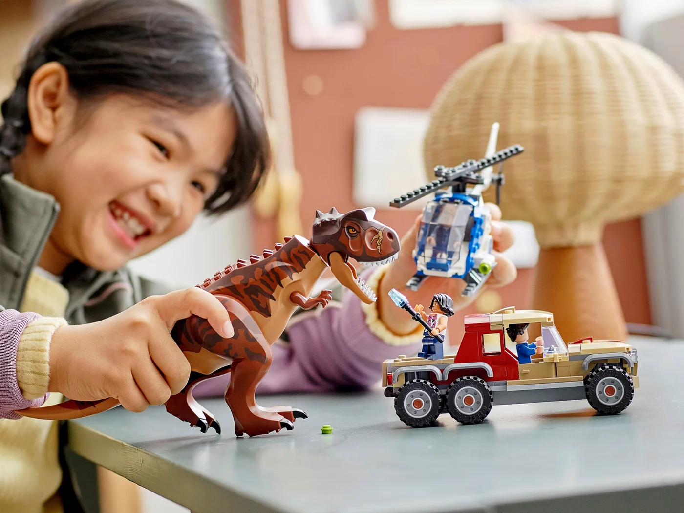 LEGO® Jurassic World 76941 L’inseguimento del dinosauro Carnotaurus - vue 6
