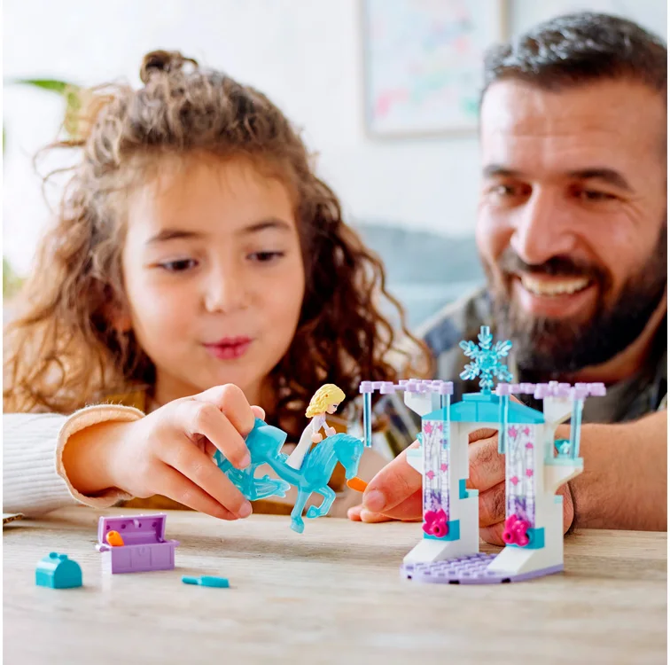 LEGO® Disney 43209 Elsa e la stalla di ghiaccio di Nokk - vue 7