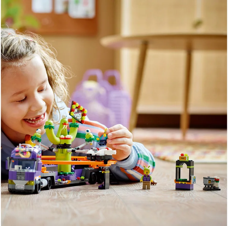 LEGO® City 60313 Il camion della giostra spaziale - vue 9