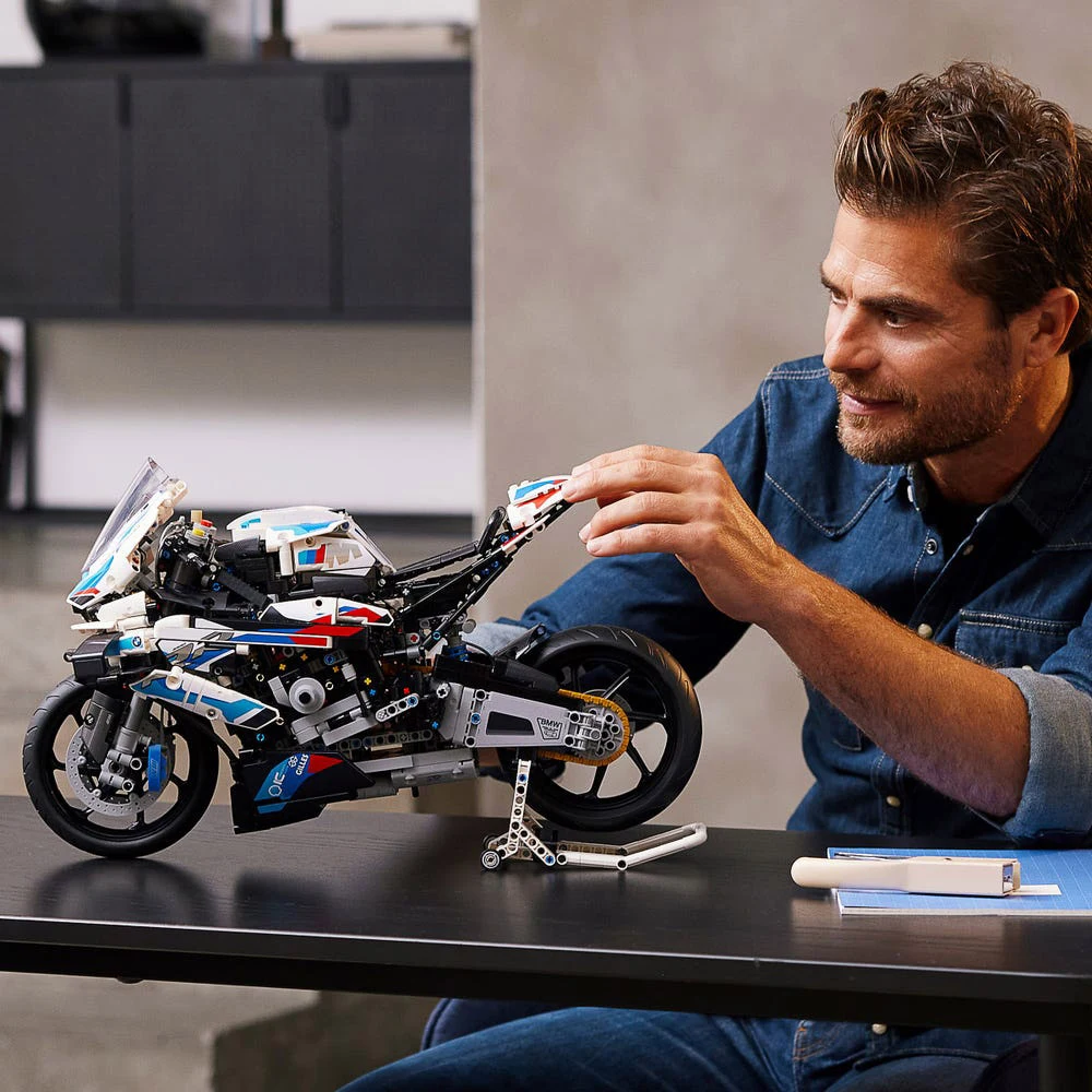 LEGO® Technic 42130 BMW M 1000 RR - vue 5