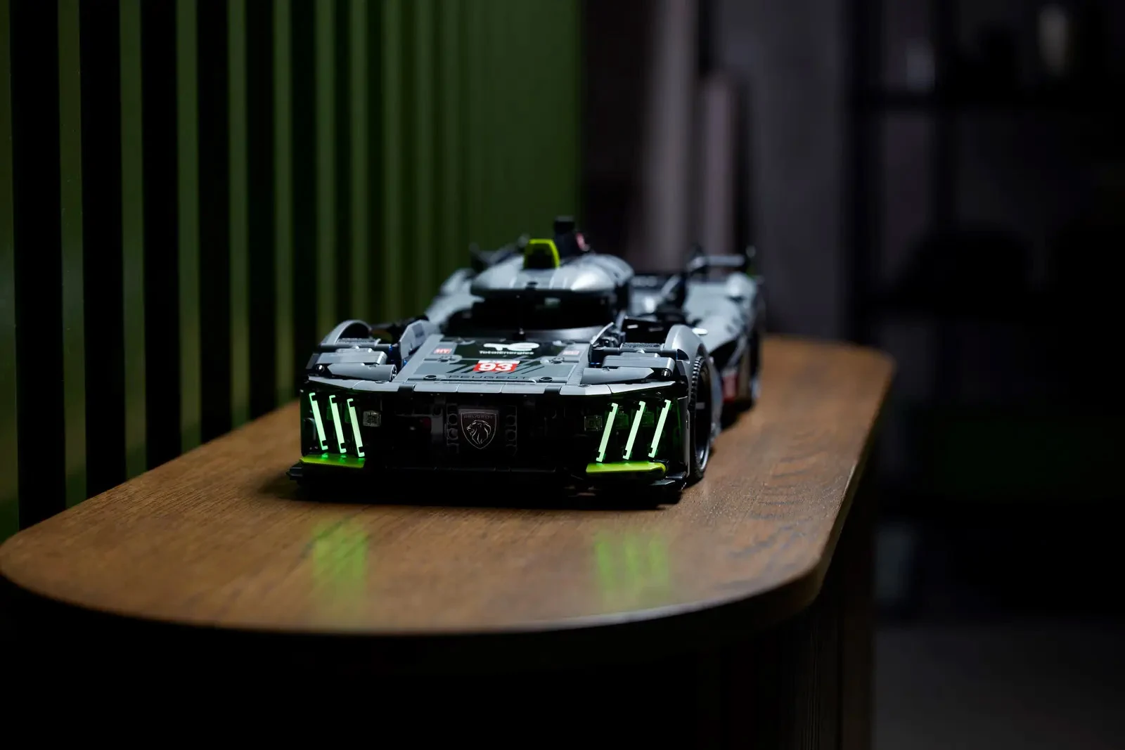 LEGO® Technic 42156 PEUGEOT 9X8 24H Le Mans Hybrid Hypercar - vue 4